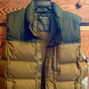 LL BEAN Down Vest. Never Worn. Olive/Dark Green